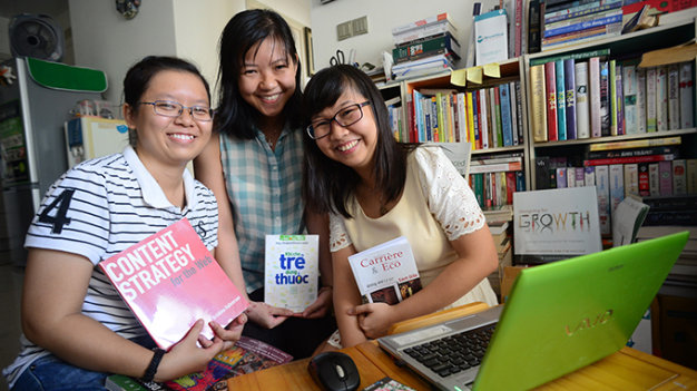 Vietnamese woman founds online library with nearly 1,000 books