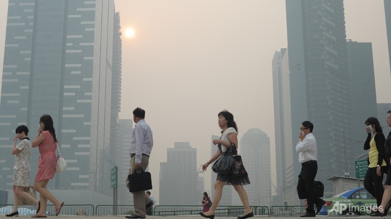 Singapore air pollution slips into unhealthy level