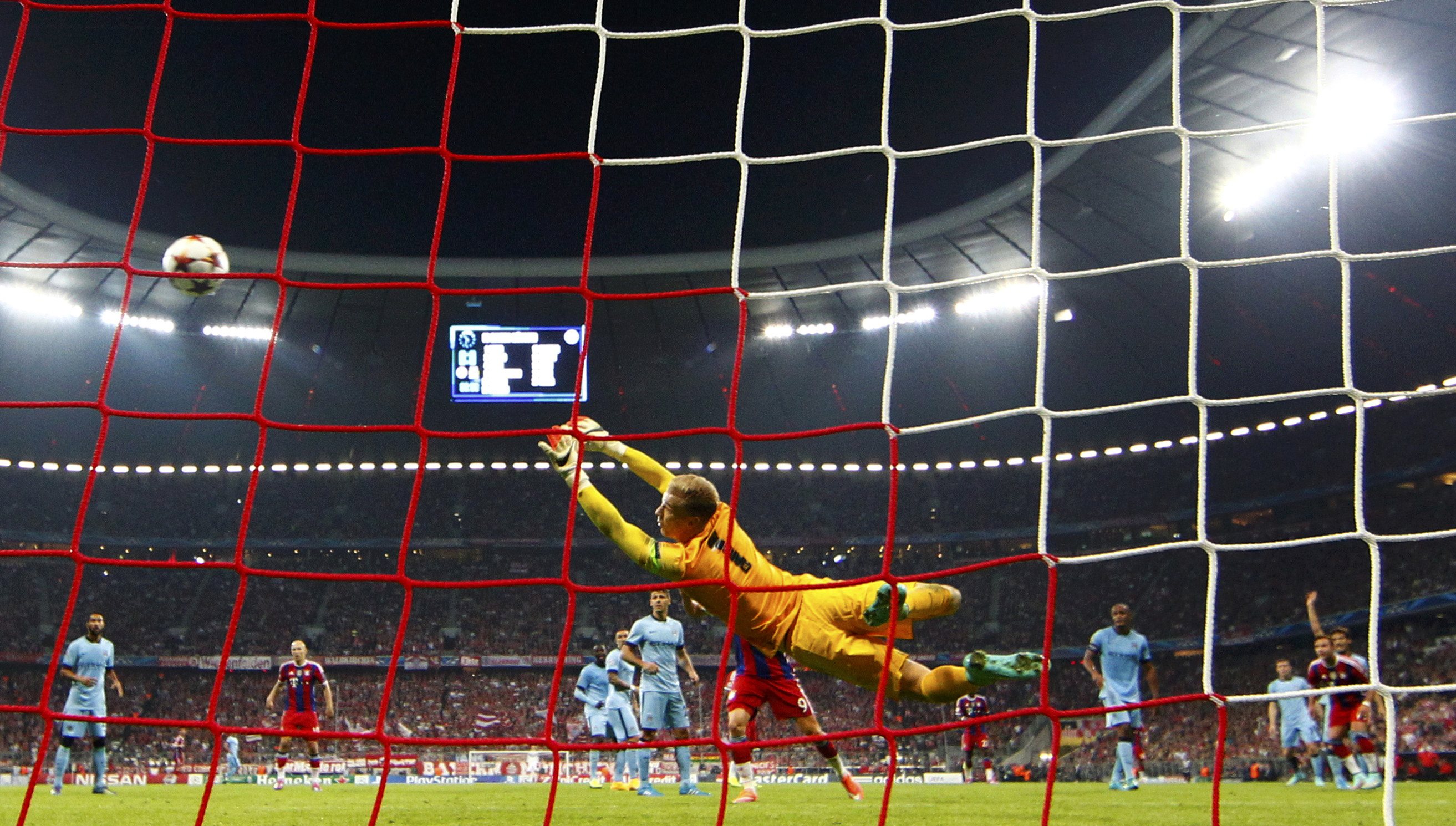 Last-gasp Boateng goal hands Bayern win over City