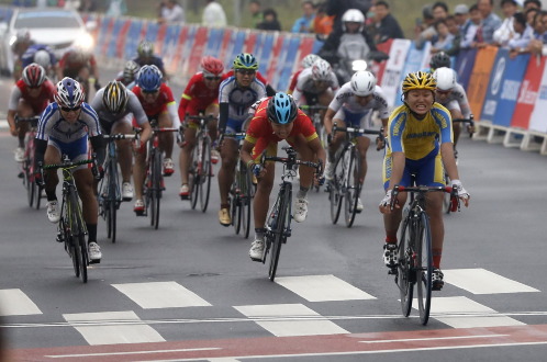 Cyclist collects 8th silver for Vietnam at 17th Asian Games