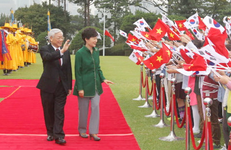 Vietnam, RoK leaders meet, vowing to conclude FTA talks this year