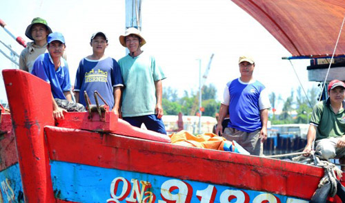 Fishermen double as chivalrous rescuers in East Vietnam Sea