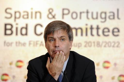 Chilean official considers FIFA bid