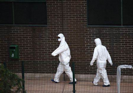 More Ebola cases in Dallas 'very real possibility' - county official