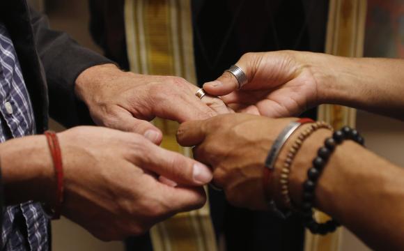 Nevada issues first marriage licenses to gay couples; some states push back