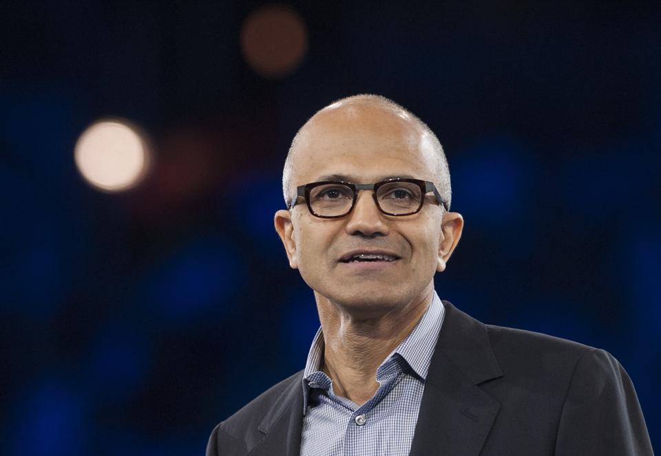 After gaffe, Microsoft board to look at gender pay gap, male culture