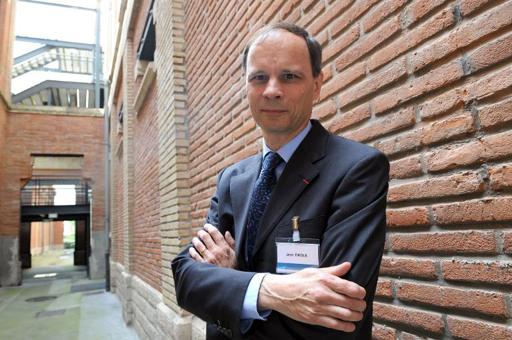Work on 'taming' firms wins Frenchman economics Nobel