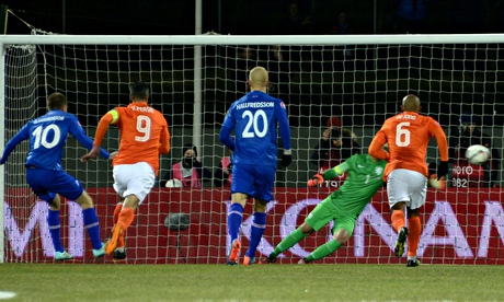 Dutch stunned by Sigurdsson double for perfect Iceland