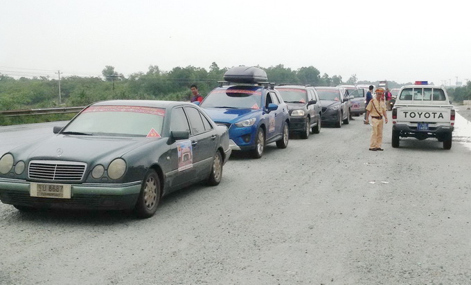 Eleven foreign cars fined for travelling in Vietnam without registration