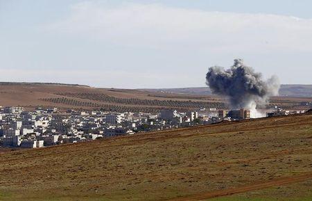 U.S. reports 12 air strikes against Islamic State in Syria, Iraq