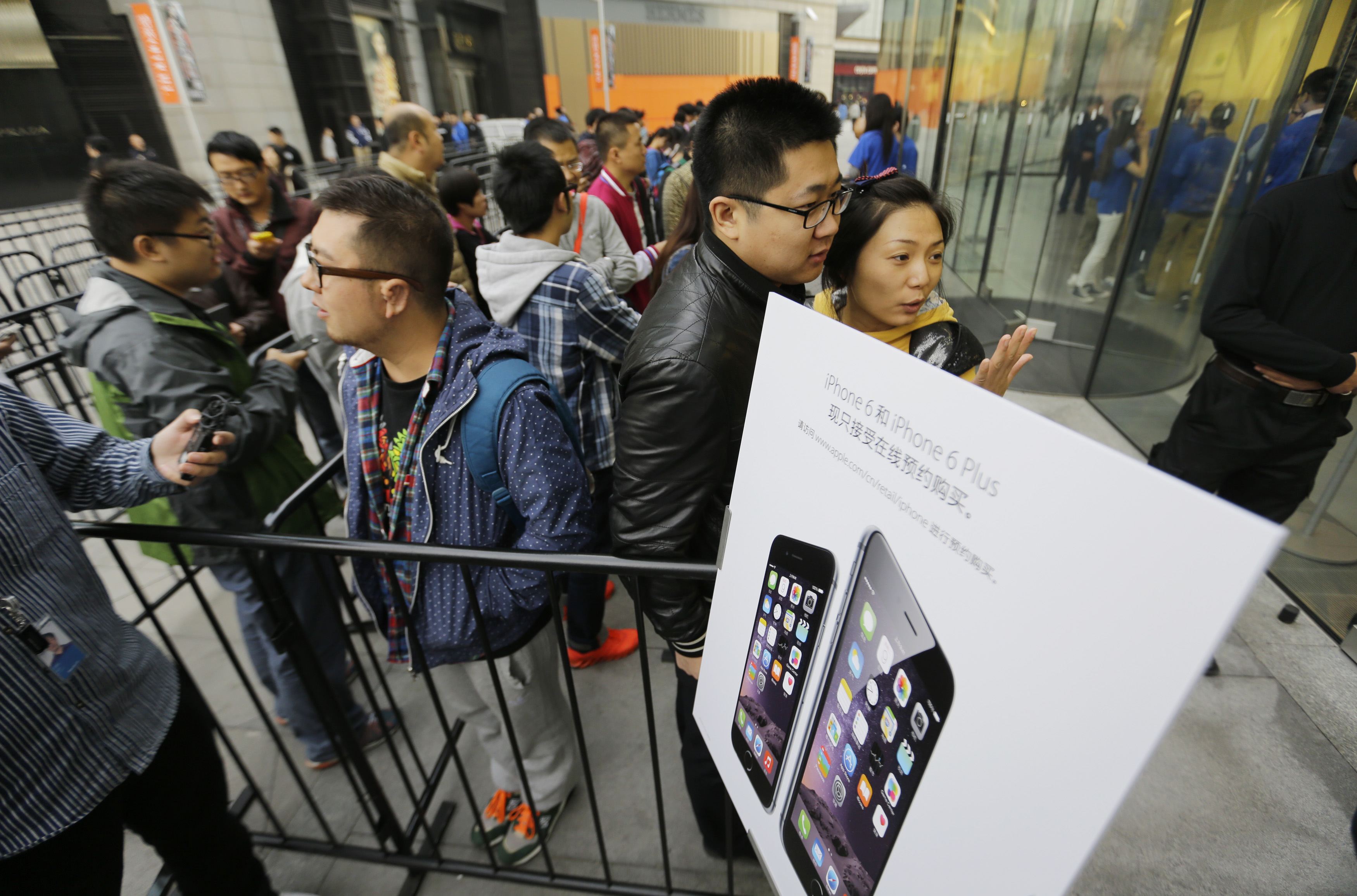 Apple's iPhone sales beat Street but iPad volumes slide