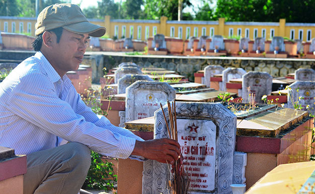 The man who writes letters in search of war martyrs’ relatives