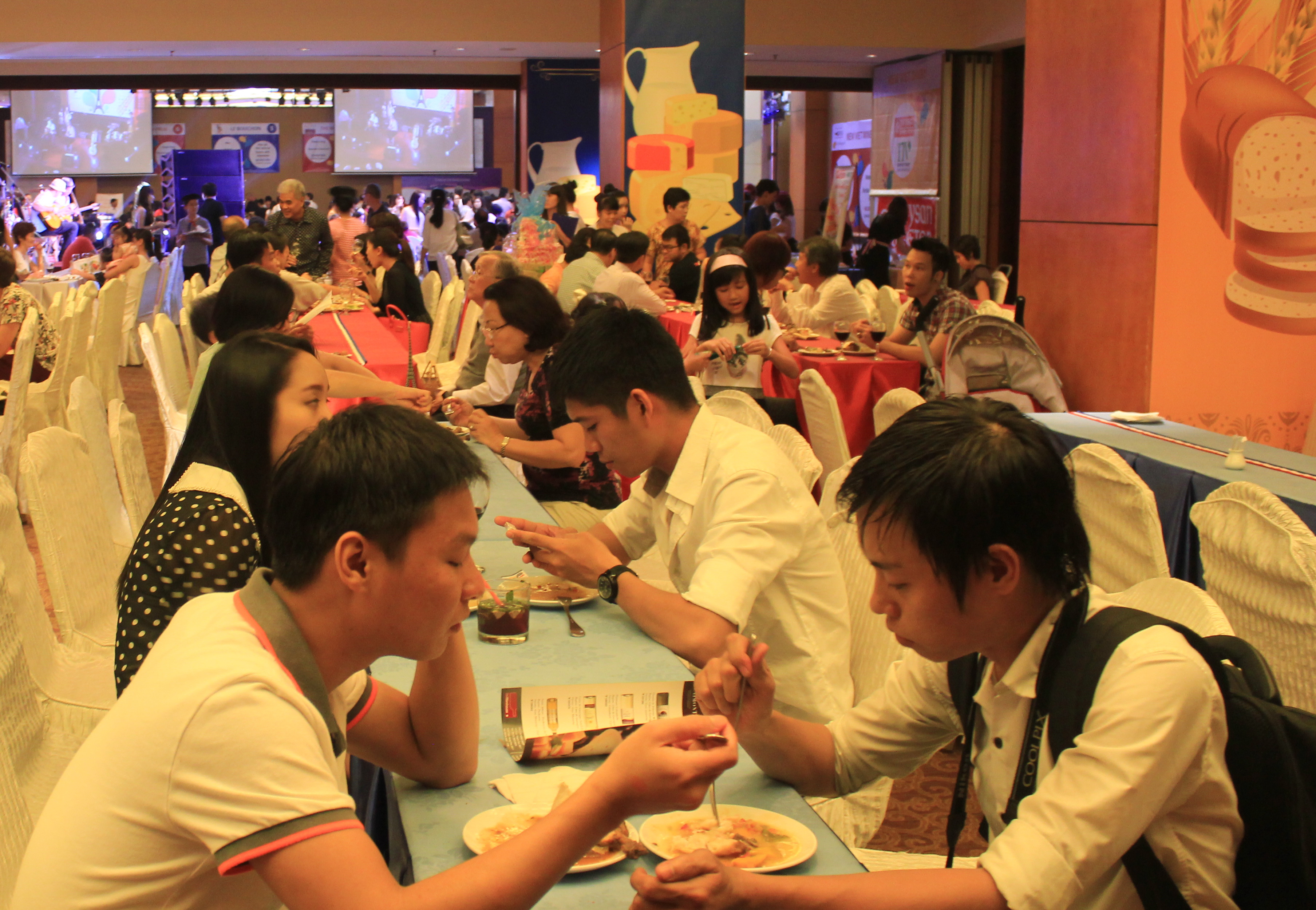 Balade en France 2014 kicks off in HCMC, hopes to attract thousands of diners