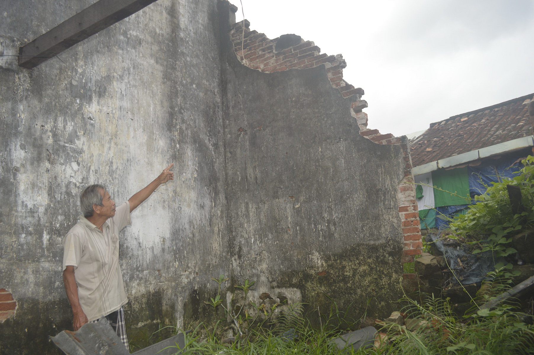Hoi An town considers dismantling irreversibly damaged old houses