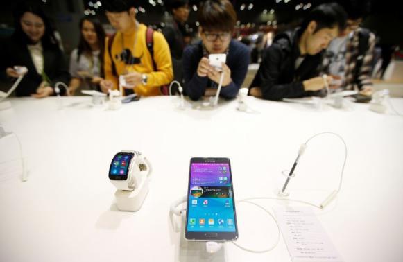Samsung seeks smartphone revamp to arrest profit slide