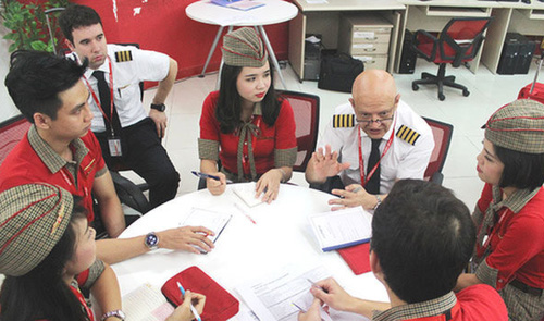 How flight attendants are trained in Vietnam