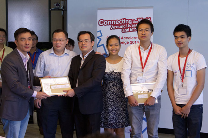 Vietnamese engineer and team win Singapore prize for trip planning app