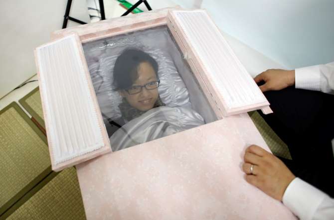 Preparing for the afterlife in Japan (photos)