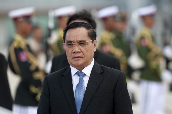 Vietnam, Laos to raise two-way trade to $2 bn in 2015