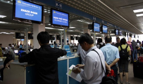 Vietnam Airlines to close check-in counters 10 mins earlier than before