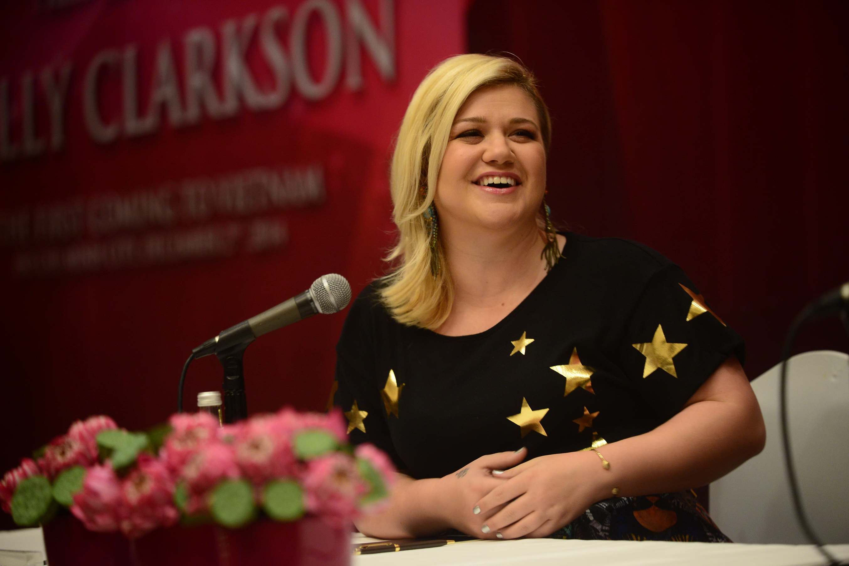 Kelly Clarkson says voice is her beauty ahead of Miss Vietnam performance