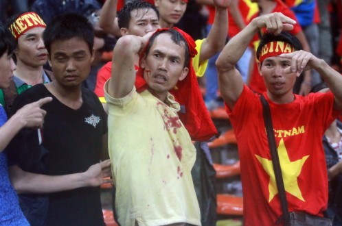 Bloodshed in Vietnam’s 2-1 win over ugly Malaysia in AFF Cup semi