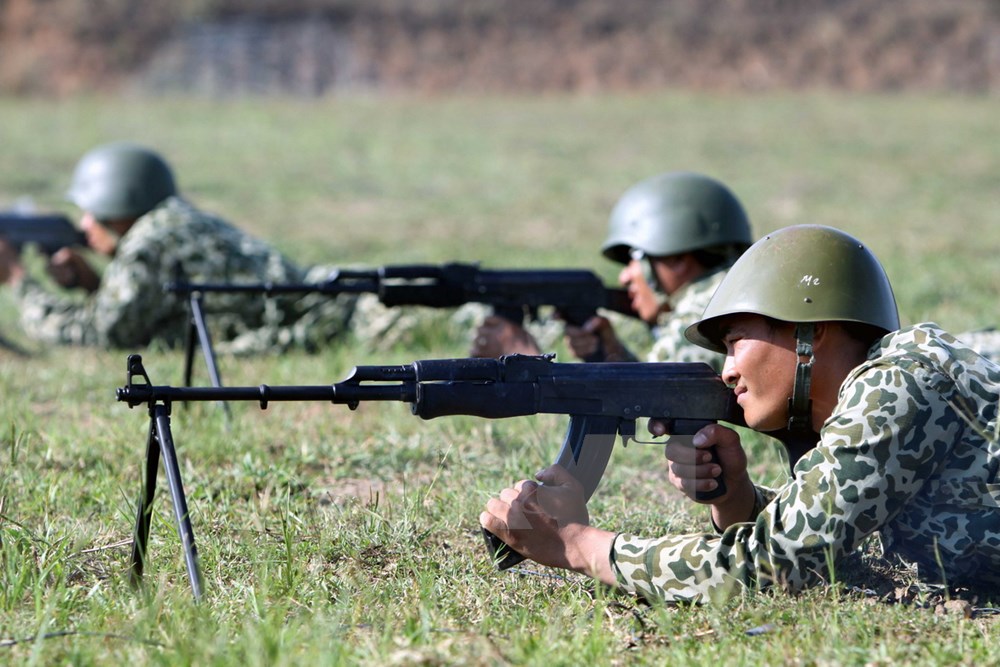 Vietnam commandos show off skills after harsh training