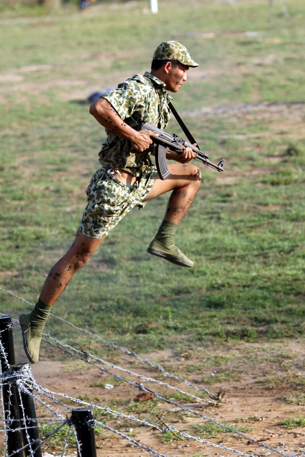 A commando shows off his skills by jumping over obstacles at integrated stadium of the 429 Commando Brigade in Phu Giao District in the southern province of Binh Duong on December 8, 2014.