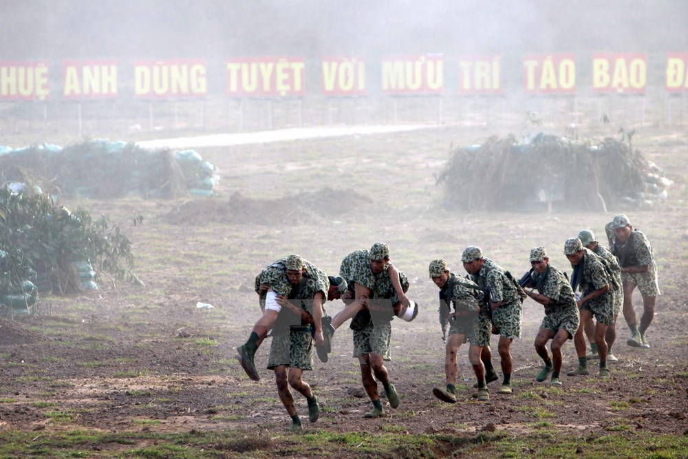 Commandos join a virtual mission to rescue the wounded at integrated stadium of the 429 Commando Brigade in Phu Giao District in the southern province of Binh Duong on December 8, 2014.