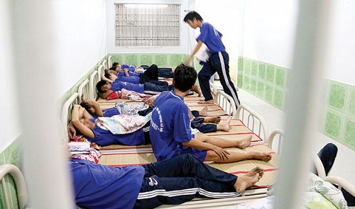 Ho Chi Minh City junkies required to register for detoxification by end of April