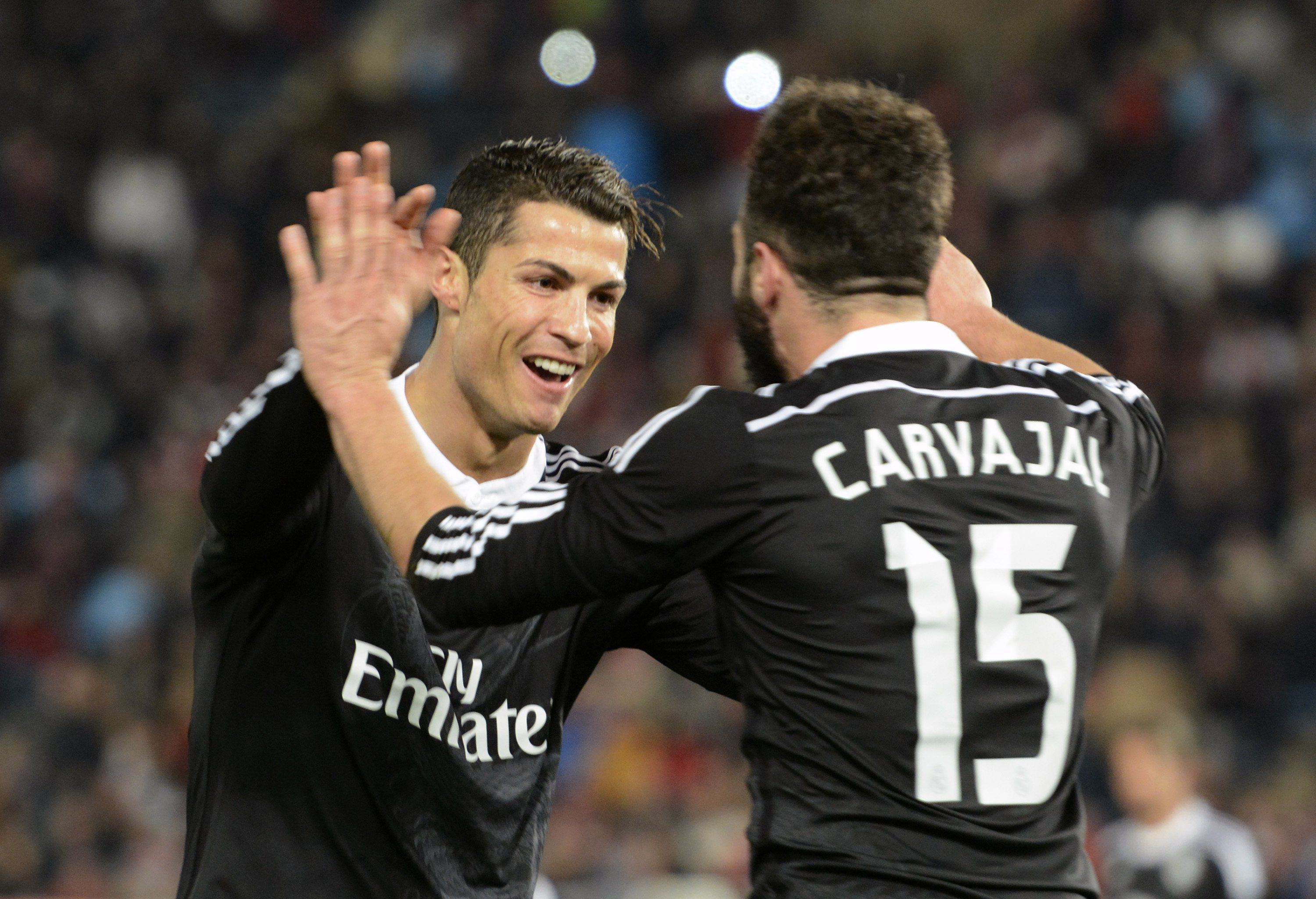 Ronaldo brace helps Real extend record win streak