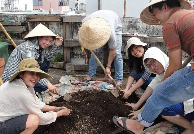 Young Vietnamese keen on adopting, sharing green lifestyle