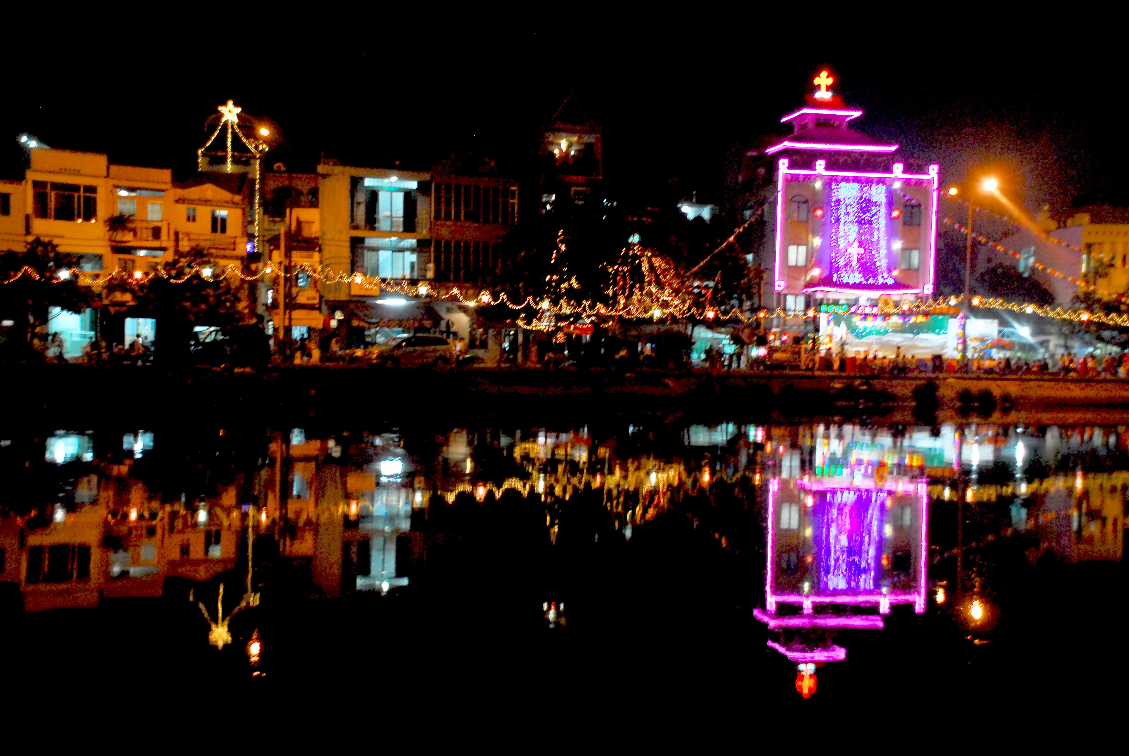 Places to celebrate Christmas, New Year in Hanoi, Ho Chi Minh City