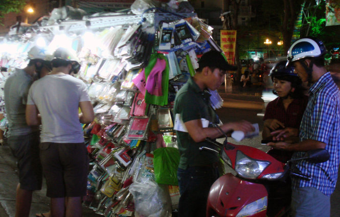 Le Thi Rieng, a bustling night market in Ho Chi Minh City