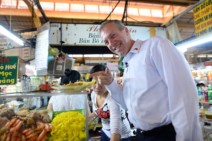 New US Ambassador visits Saigon’s Ben Thanh Market