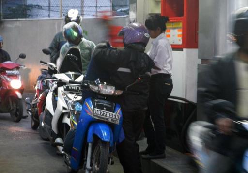 Indonesia scraps controversial gasoline subsidy