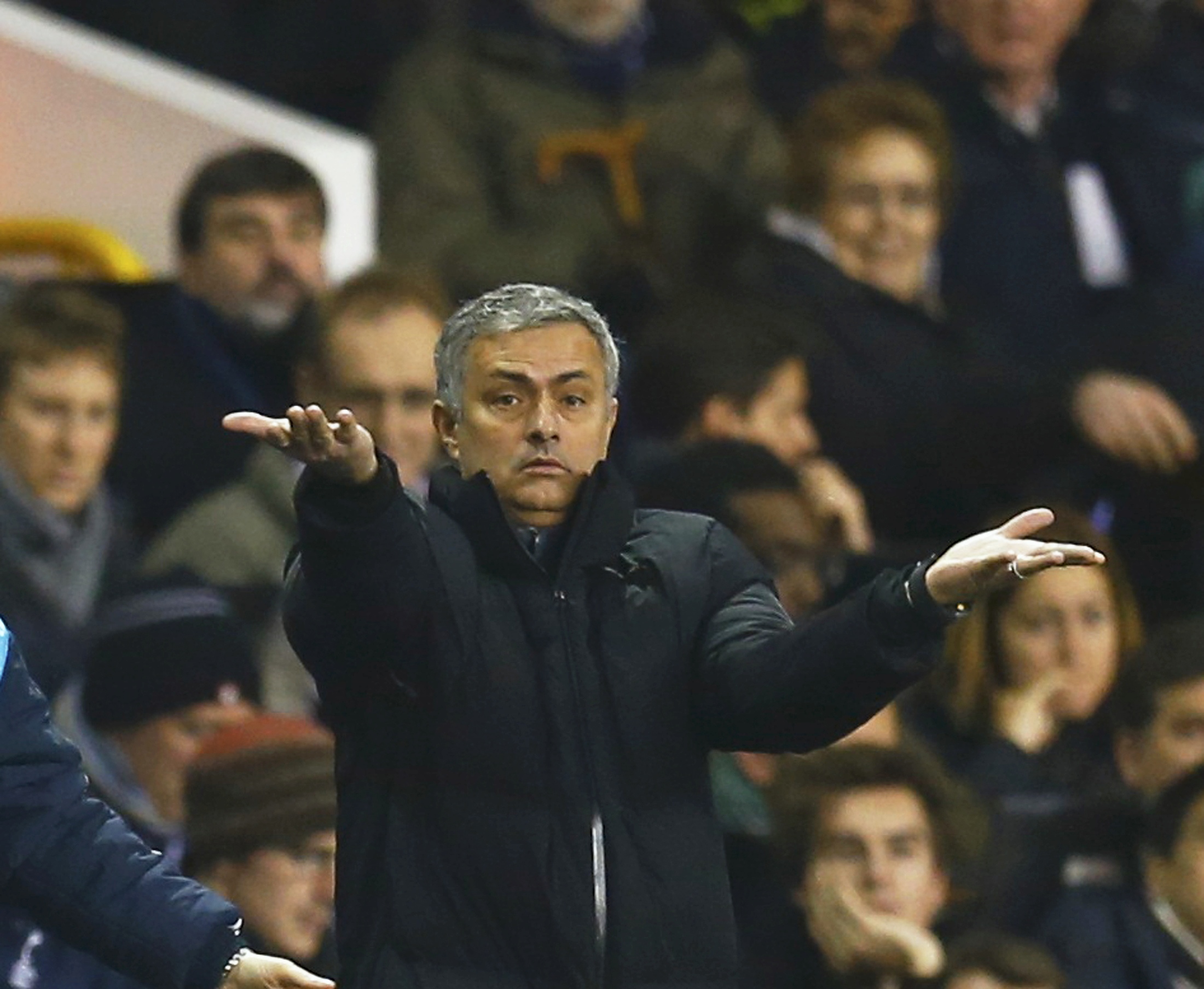 Mourinho blames referee for Chelsea's White Hart pain