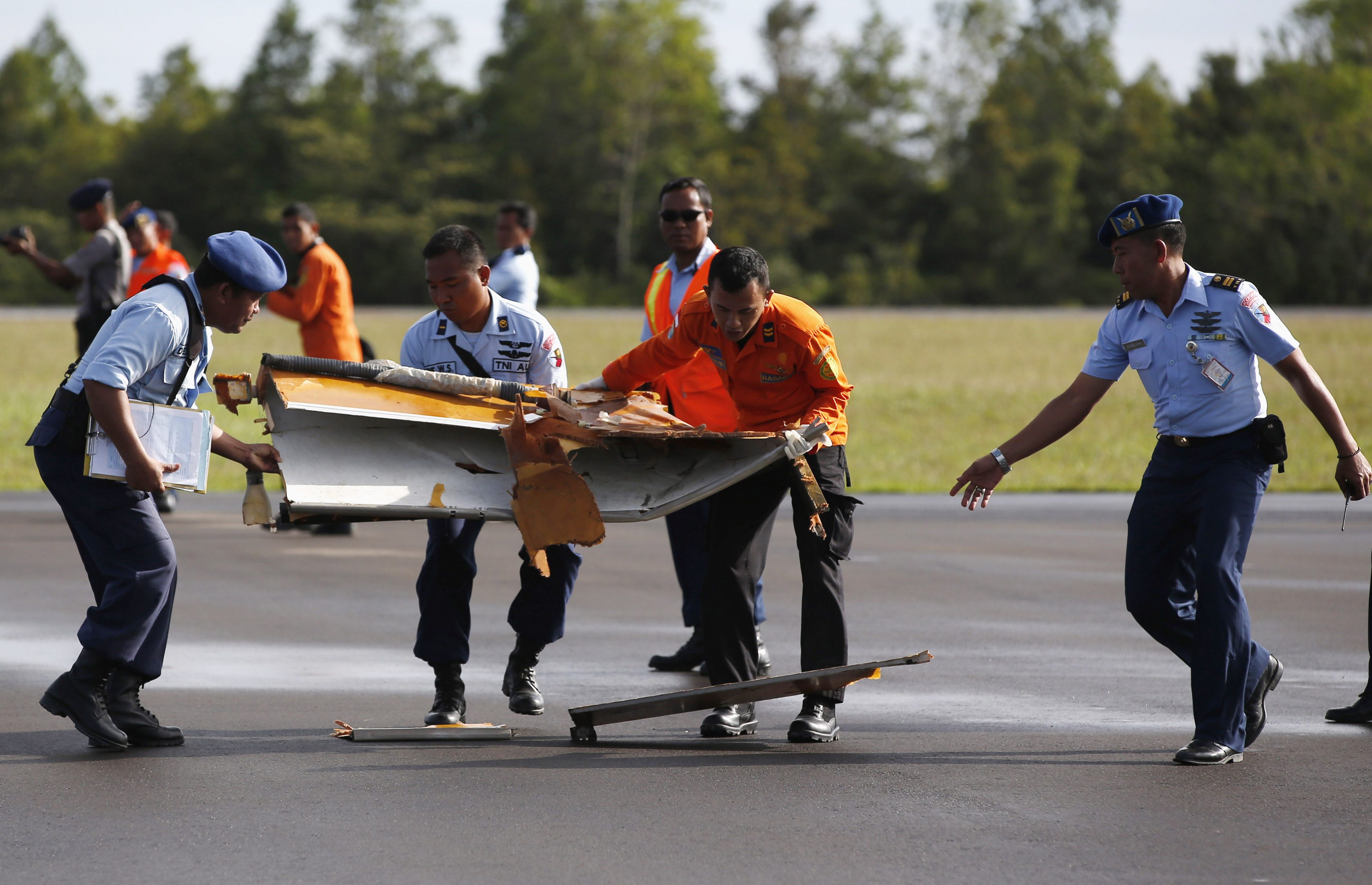 French investigators to arrive Friday at AirAsia crash scene: BEA