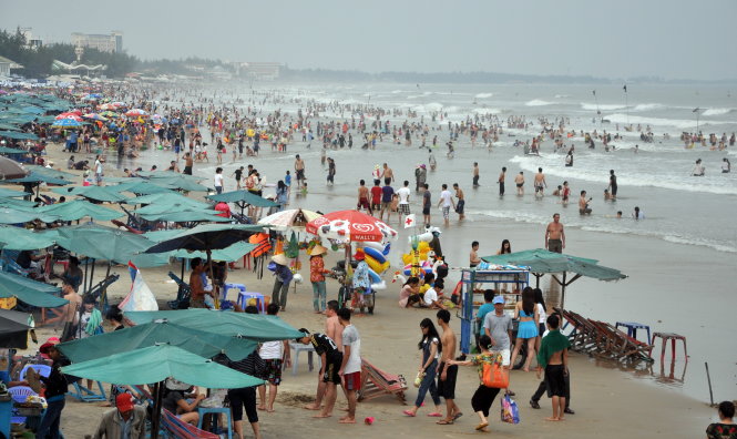 Vietnam’s coastal city welcomes 60,000 tourists in first two days of 2015