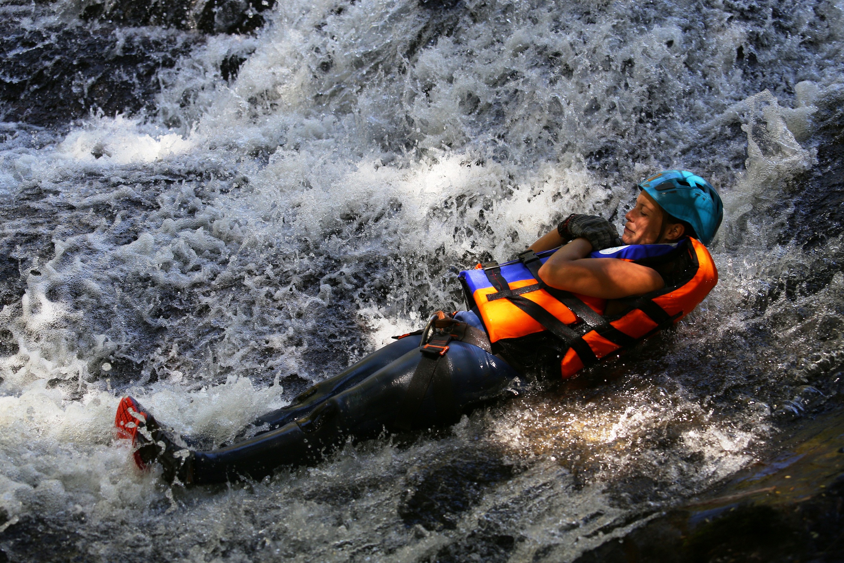 Int’l tourists mesmerized by canyoning in Vietnam’s Da Lat resort city