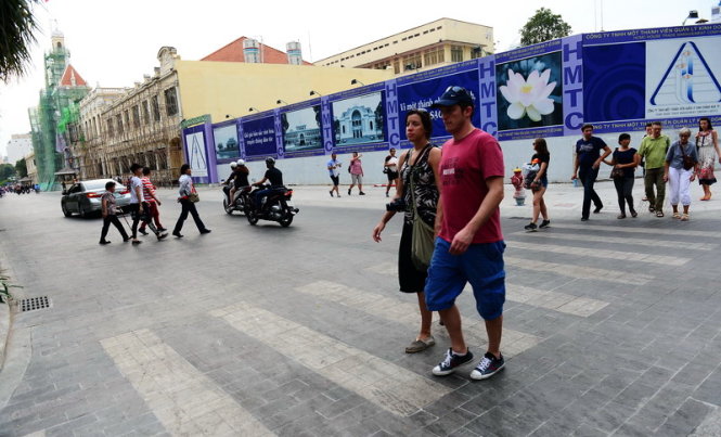 Paving of part of downtown pedestrian square complete in HCMC