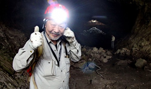 Dr. H.Tachihara, 76, is dubbed by his colleagues as “a man who is bewitched by caves.”