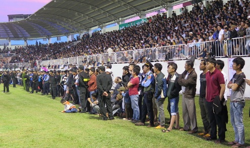 Fans jostle to watch Arsenal-supported academy players in Vietnam league