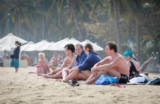 Charter flights bringing Russian tourists to Vietnam suspended over poor bookings: newspaper