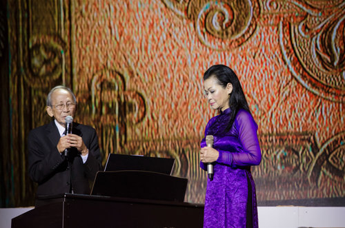 Khanh Ly to sing in southern Vietnam this month after royalty hassle