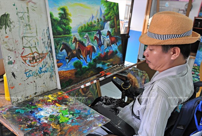 Paralyzed Vietnamese veteran creates stunning artwork with mouth