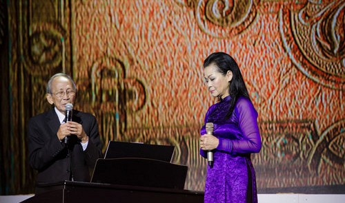 Khanh Ly to sing in southern Vietnam this month after royalty hassle