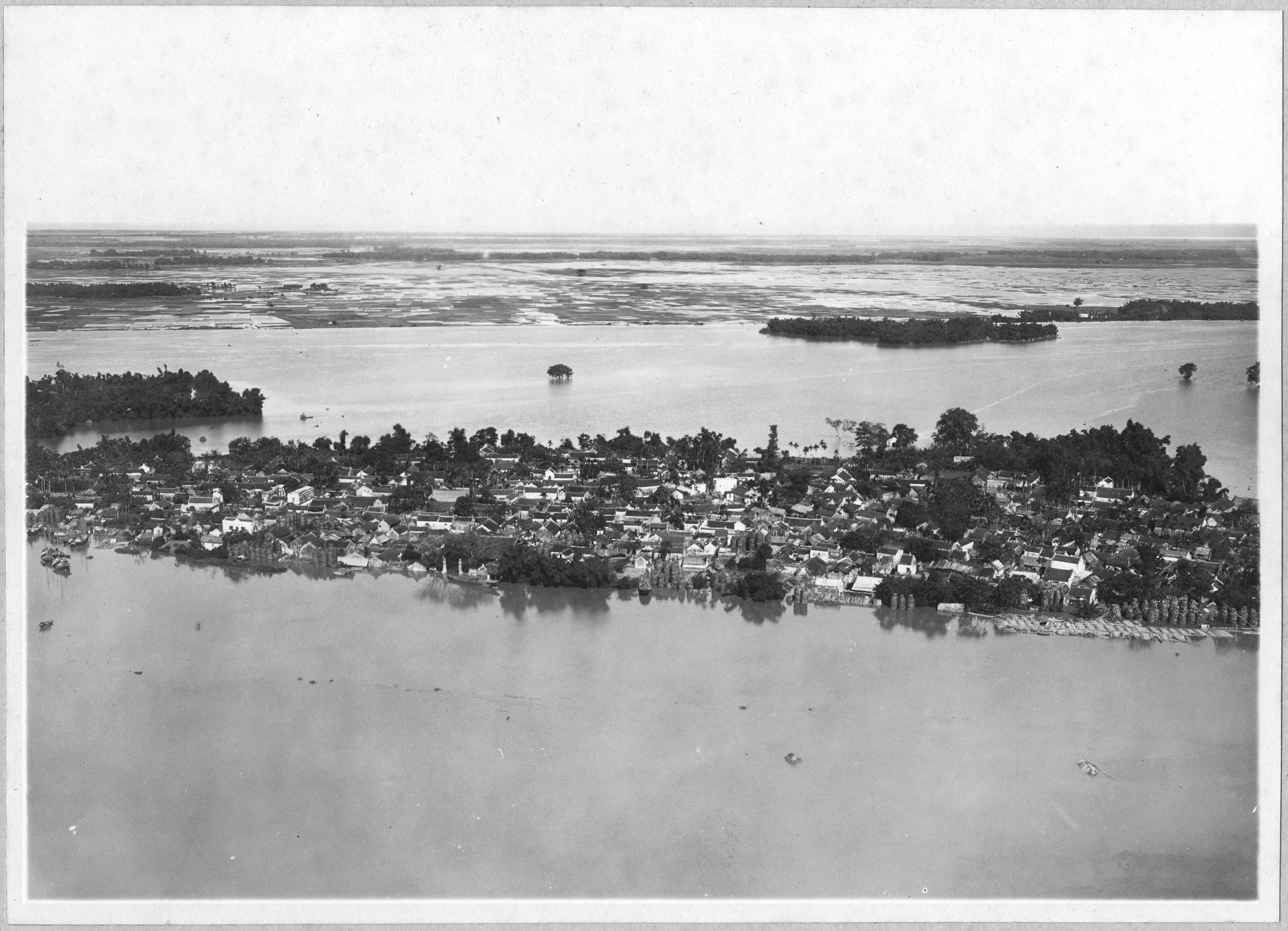 Bat Trang Village during the 1926 flood