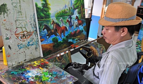 Paralyzed Vietnamese veteran creates stunning artwork with mouth