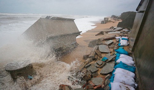 Rough waves destroy homes in central Vietnam